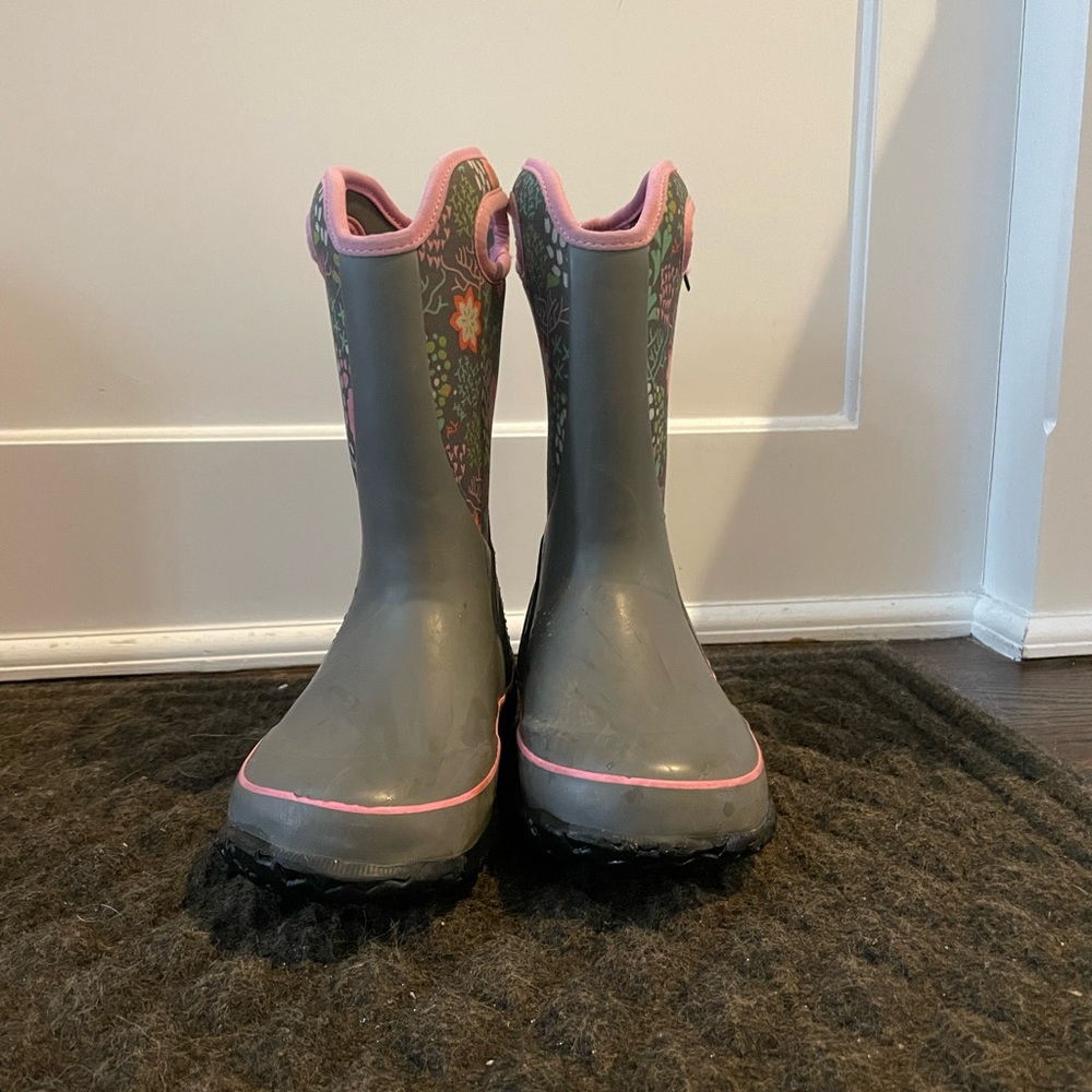 Bogs kids size US 1 - waterproof snow/rain boots